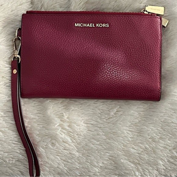 Michael Kors Burgundy Adele Leather wristlet Wallet - Picture 1 of 12
